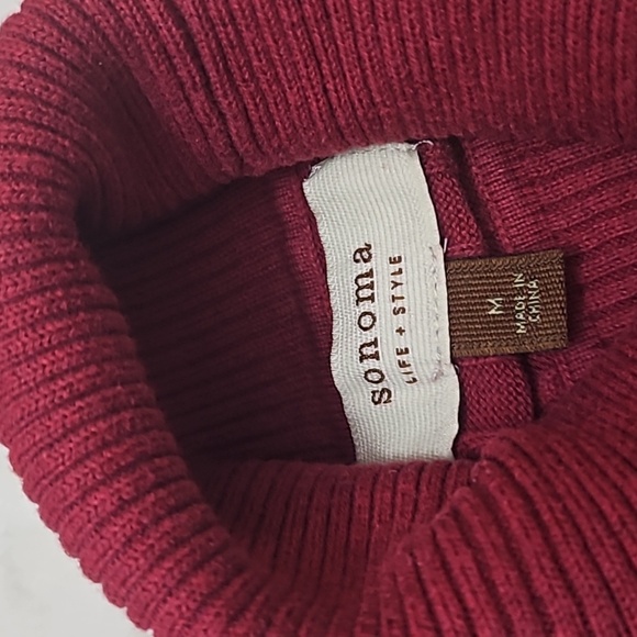 Turtleneck Ribbed sweater, fitted size Medium - Picture 3 of 4